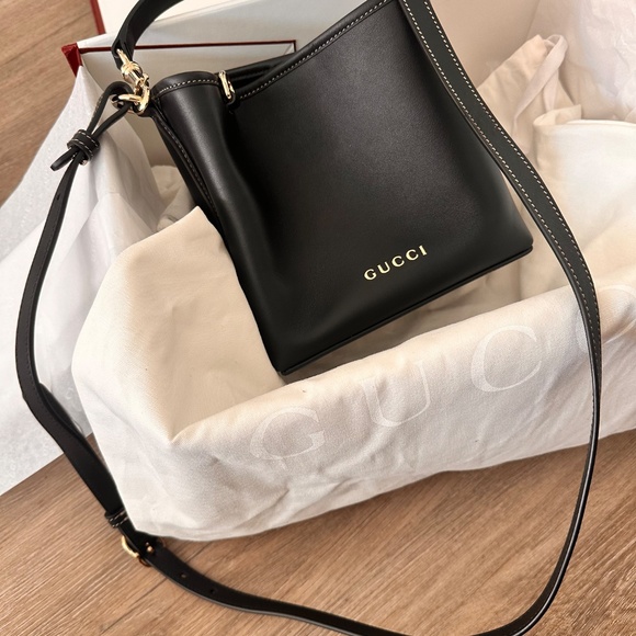 Gucci Bucket Handbag - Picture 3 of 8